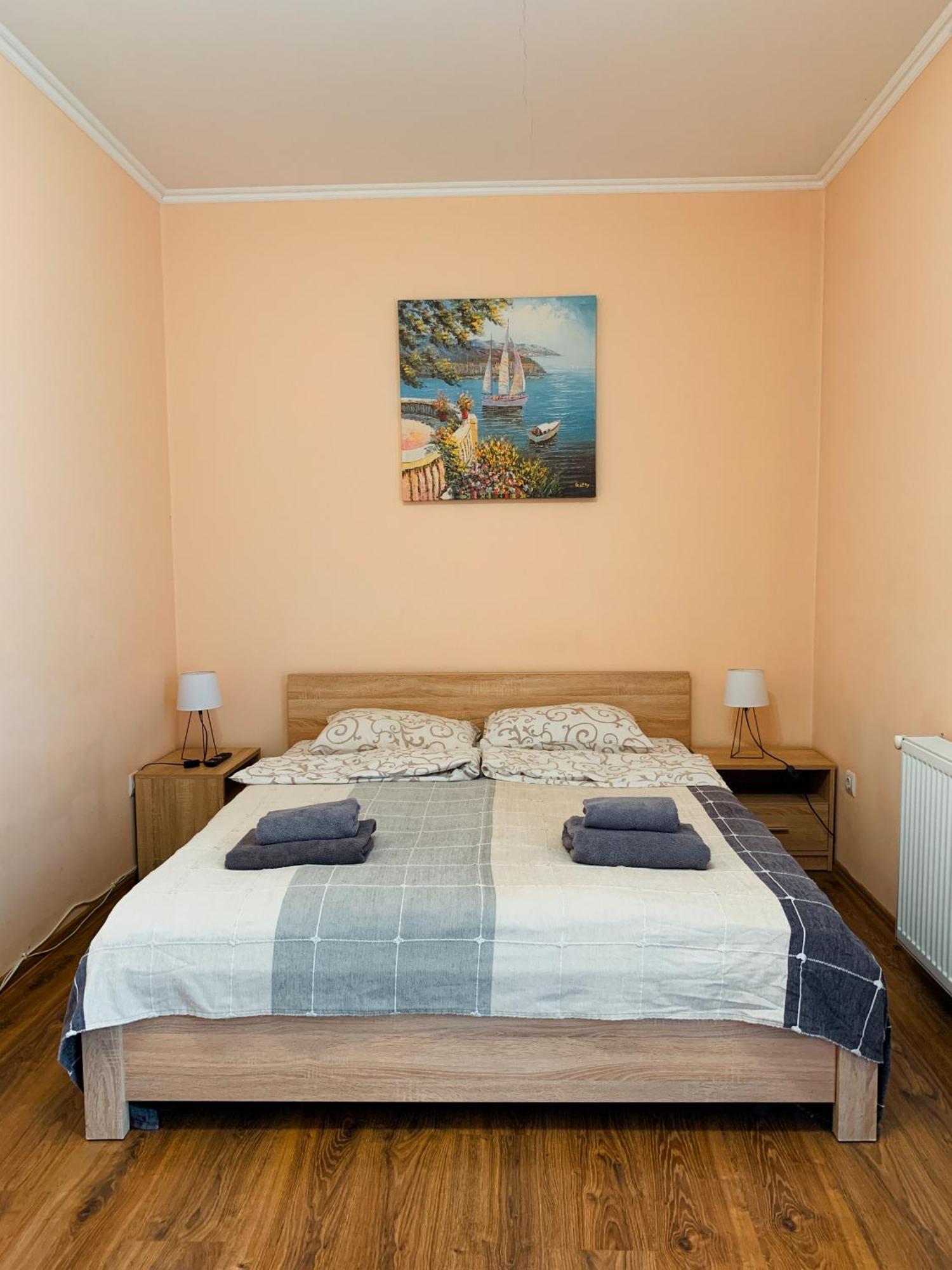 Apartments Domovik Мостова 5 Кв 38 มุกาเชเว ภายนอก รูปภาพ