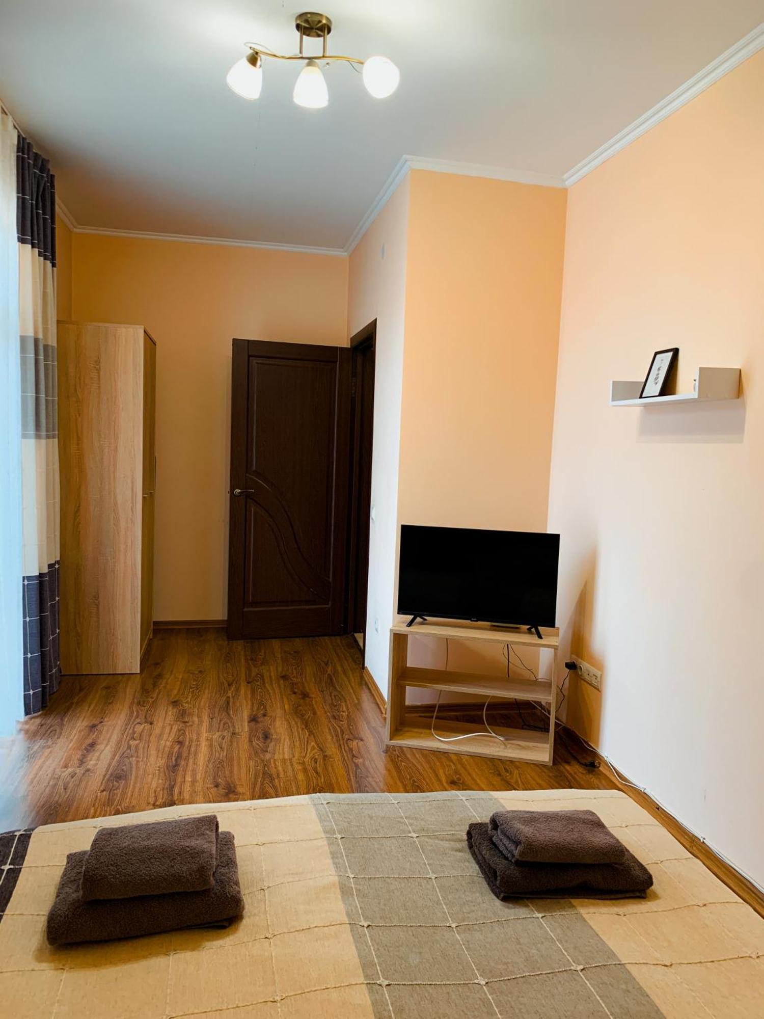 Apartments Domovik Мостова 5 Кв 38 มุกาเชเว ภายนอก รูปภาพ